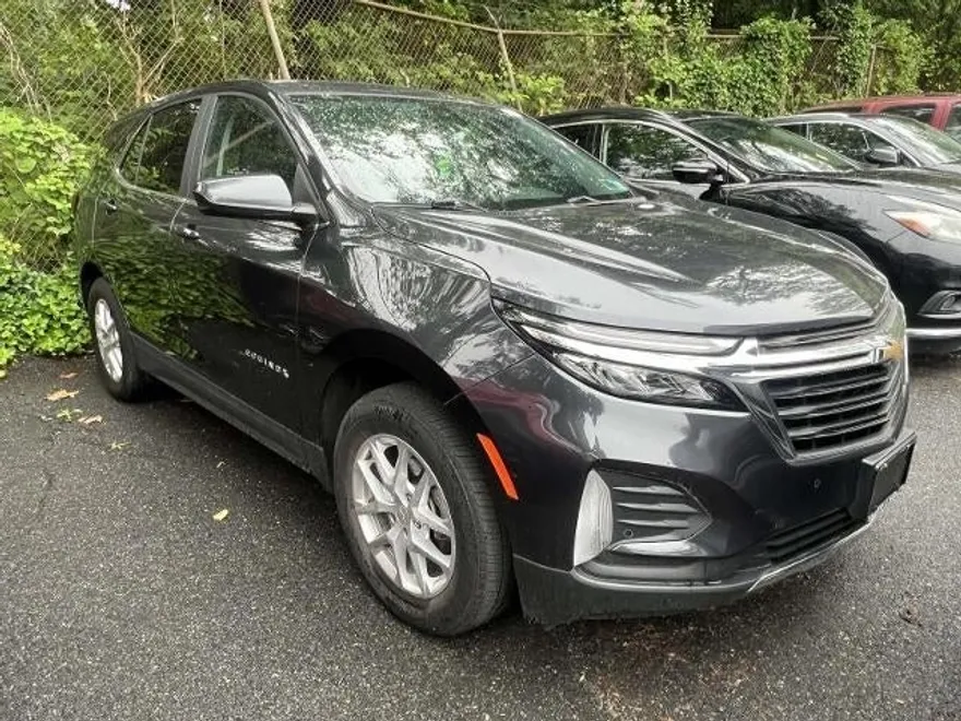 2022 Chevrolet Equinox LT photo 1