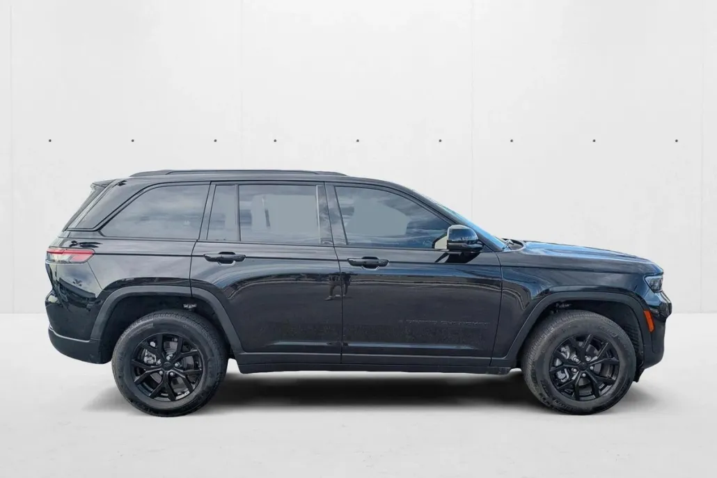 2024 Jeep Grand Cherokee Altitude photo 1