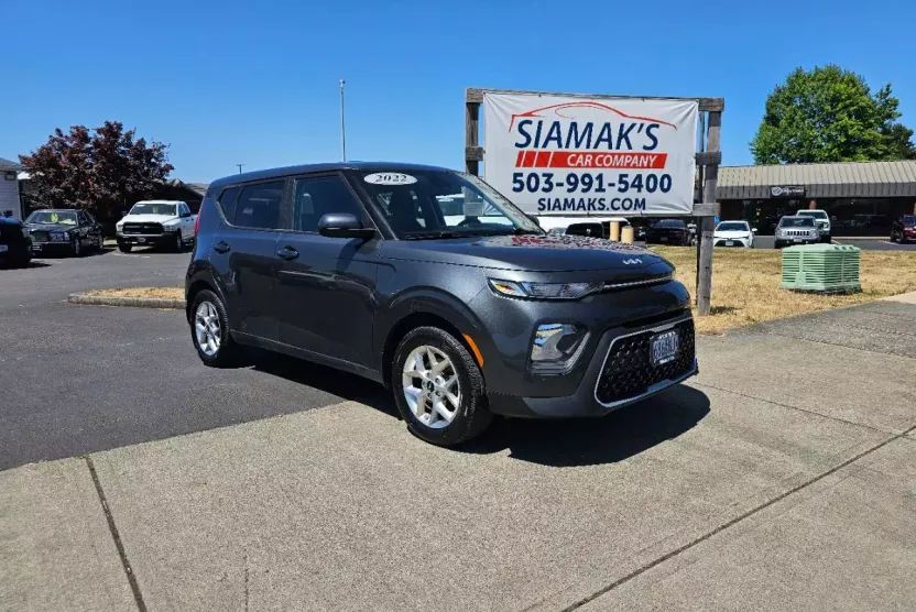 2022 Kia Soul LX photo 1