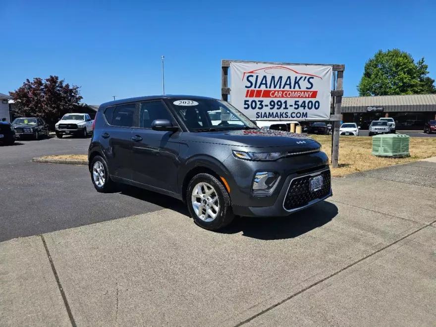 2022 Kia Soul LX photo 1