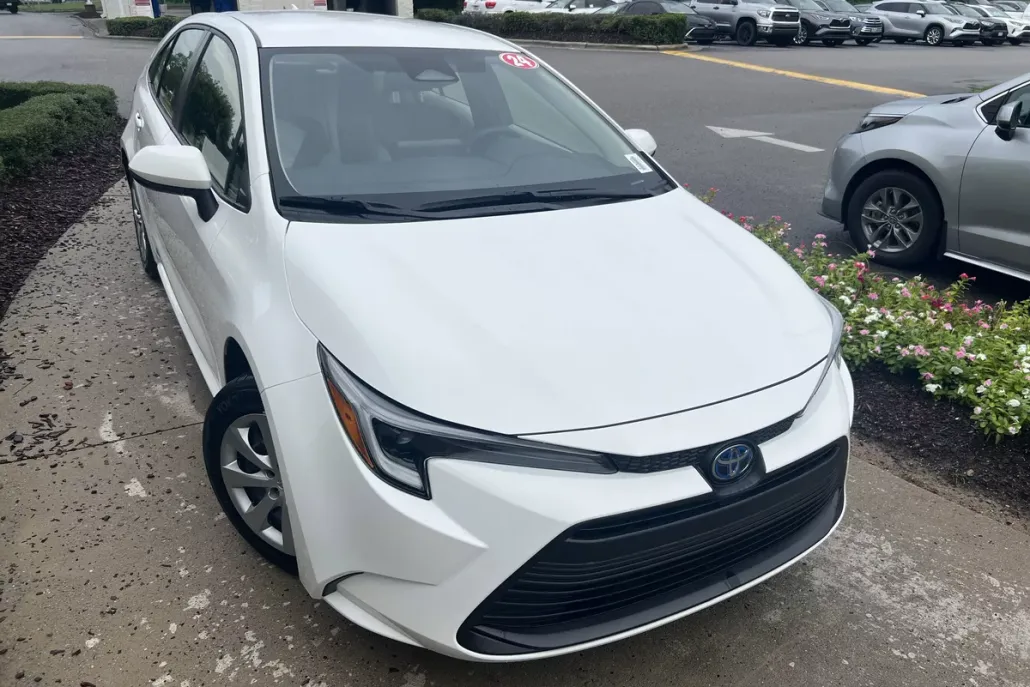2024 Toyota Corolla Hybrid LE photo 1