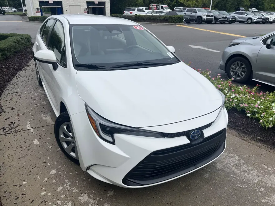 2024 Toyota Corolla Hybrid LE photo 1