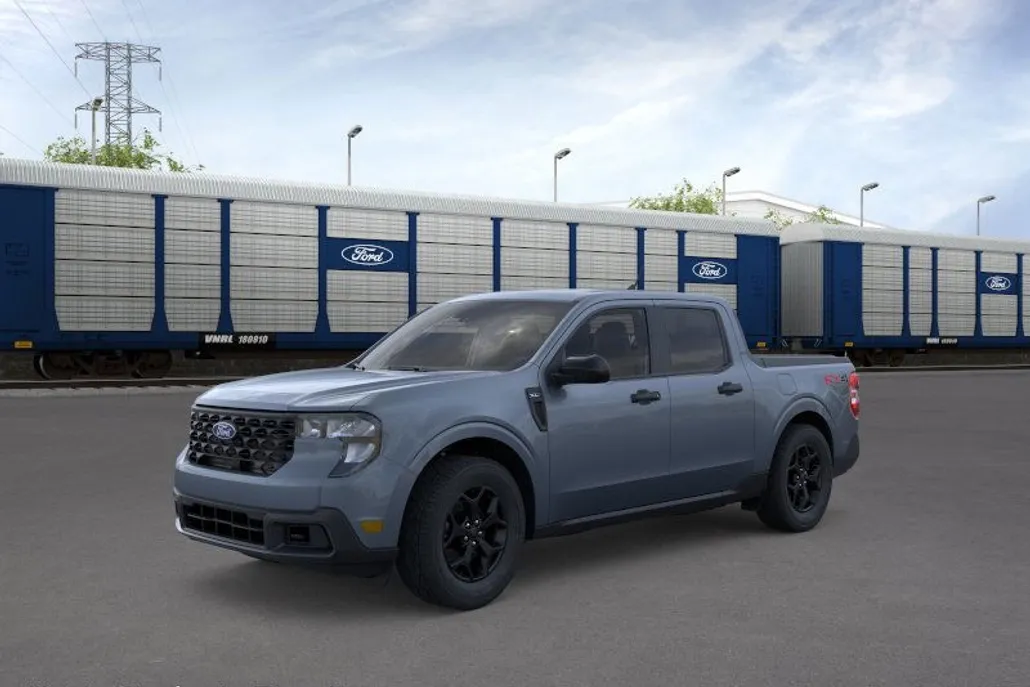 2025 Ford Maverick XLT photo 1