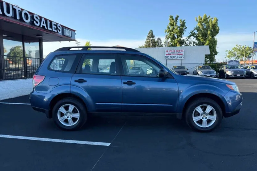2011 Subaru Forester 2.5X photo 1