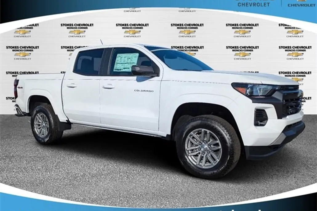 2024 Chevrolet Colorado LT photo 1