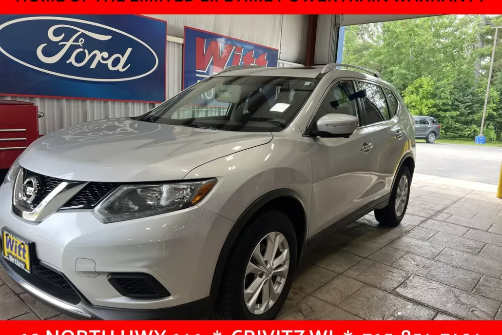 2015 Nissan Rogue SV photo 1