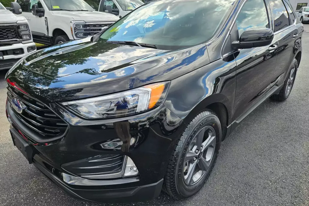 2022 Ford Edge SEL photo 1
