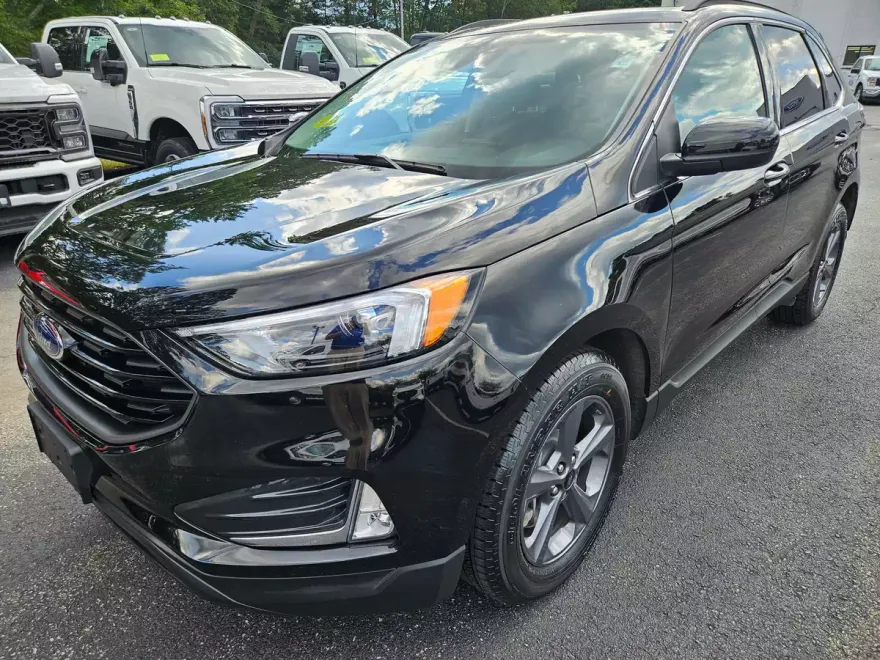 2022 Ford Edge SEL photo 1