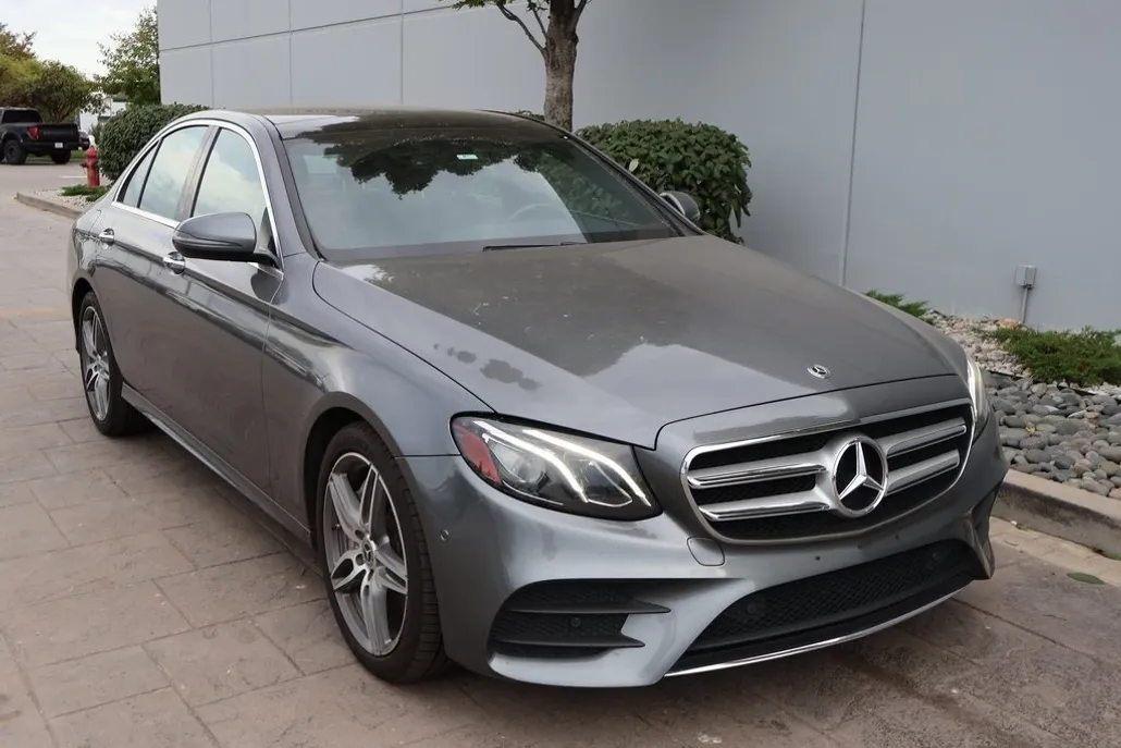 2017 Mercedes Benz E 300 photo 1