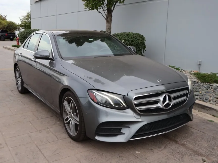 2017 Mercedes Benz E 300 photo 1
