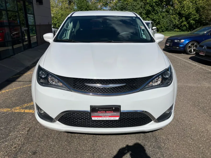 2018 Chrysler Pacifica Touring Plus photo 1