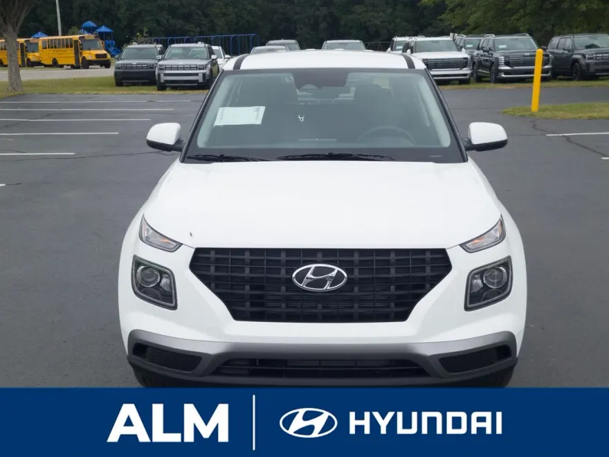 2025 Hyundai Venue SE photo 1