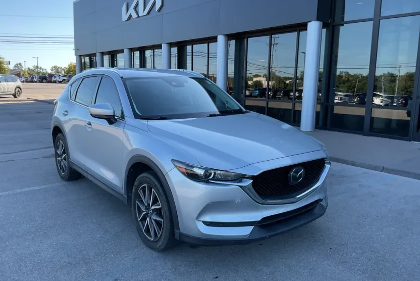 2018 Mazda CX-5 Touring photo 1
