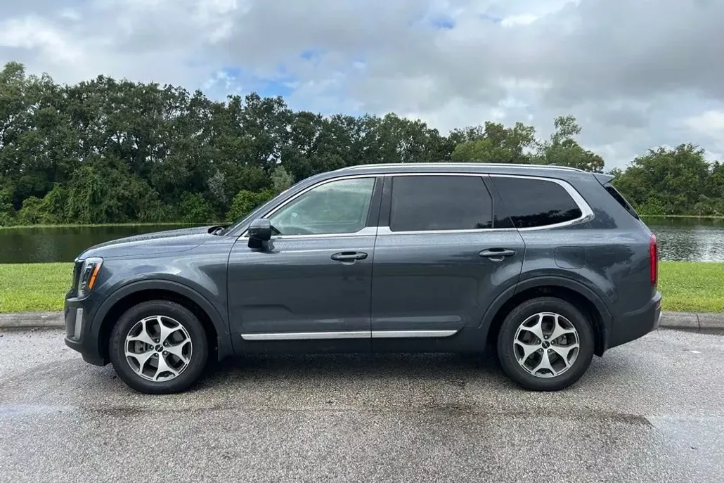 2022 Kia Telluride EX photo 1