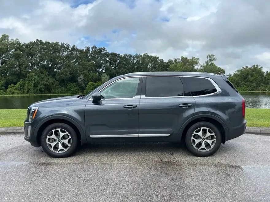 2022 Kia Telluride EX photo 1