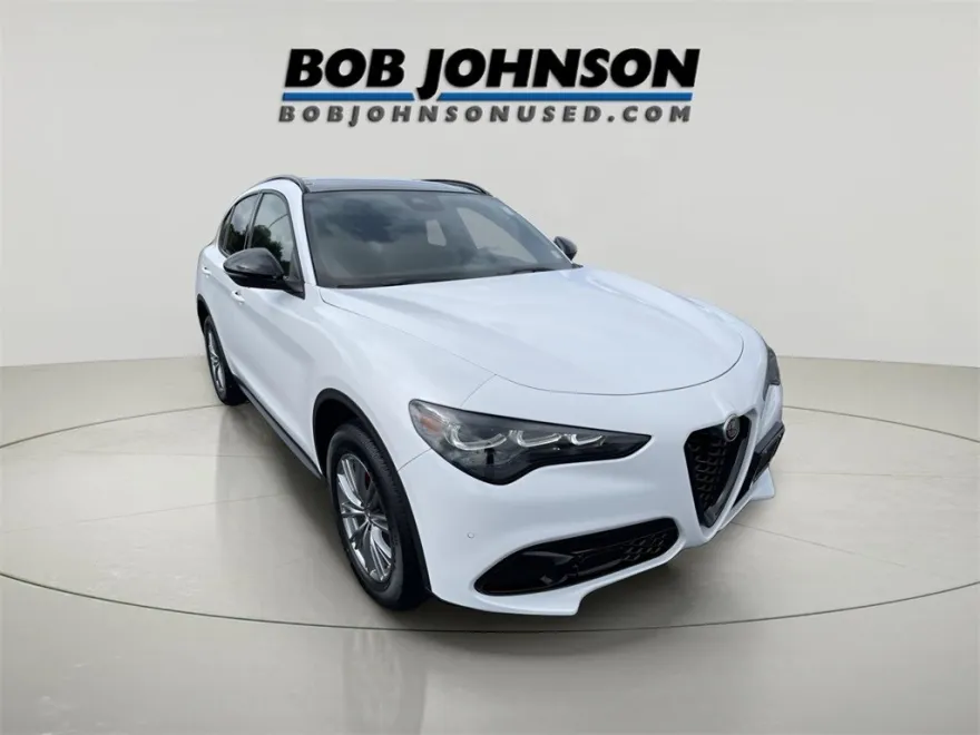 2024 Alfa Romeo Stelvio Sprint photo 1