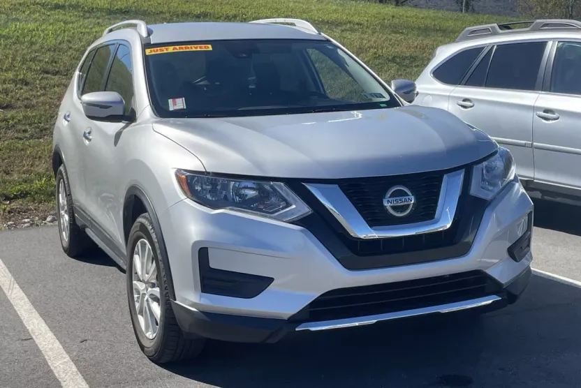2020 Nissan Rogue AWD SV photo 1