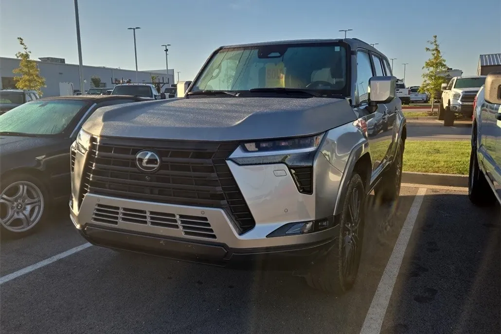 2024 Lexus GX 550 Luxury photo 1