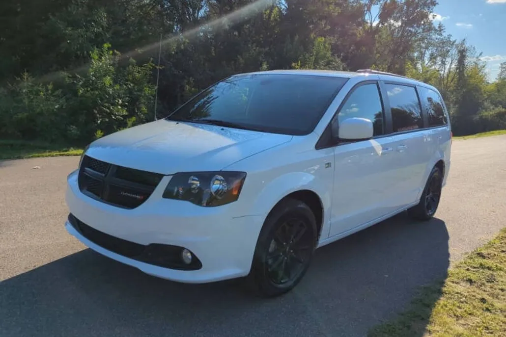 2019 Dodge Grand Caravan SXT photo 1