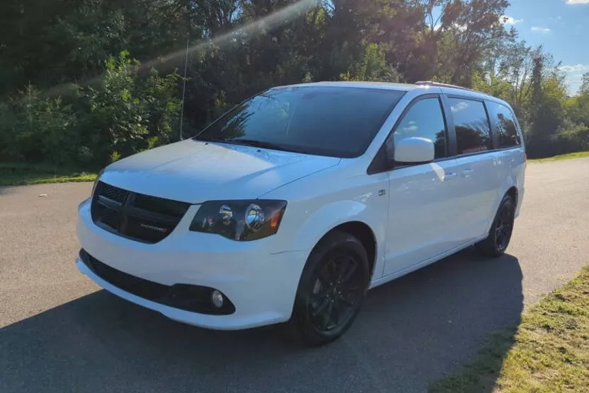 2019 Dodge Grand Caravan SXT photo 1