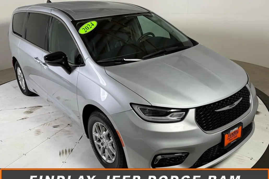 2024 Chrysler Pacifica Touring L photo 1