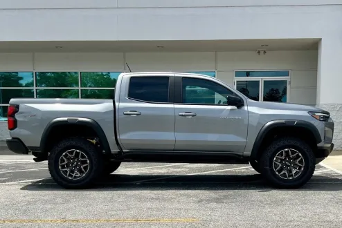 2025 Chevrolet Colorado ZR2 photo 3
