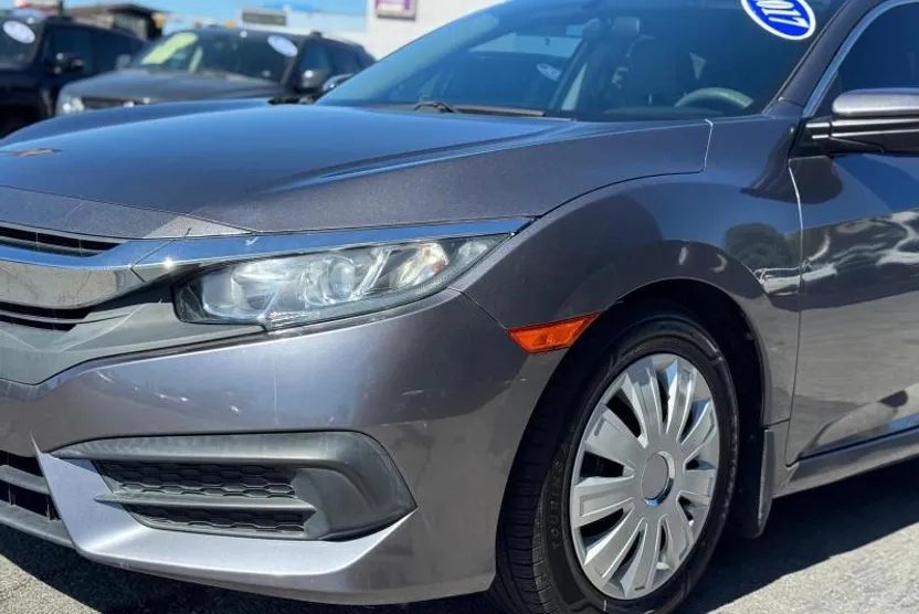 2017 Honda Civic LX photo 1