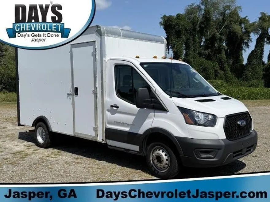 2023 Ford Transit Cutaway photo 1