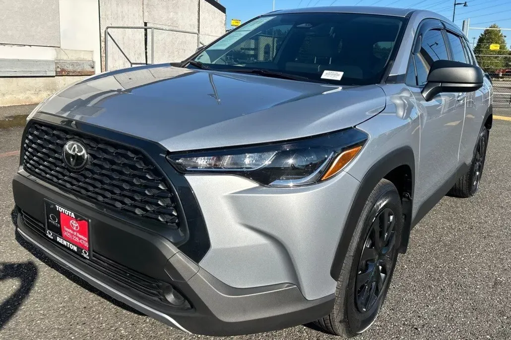 2024 Toyota Corolla Cross L photo 1
