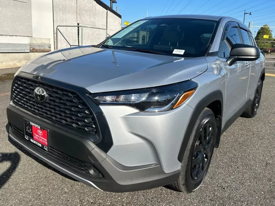 2024 Toyota Corolla Cross L photo 1