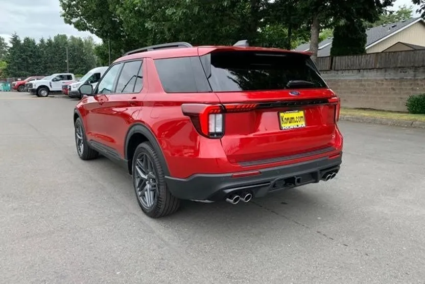 2025 Ford Explorer ST photo 1