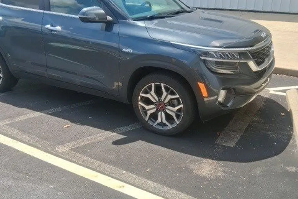 2023 Kia Seltos SX photo 1