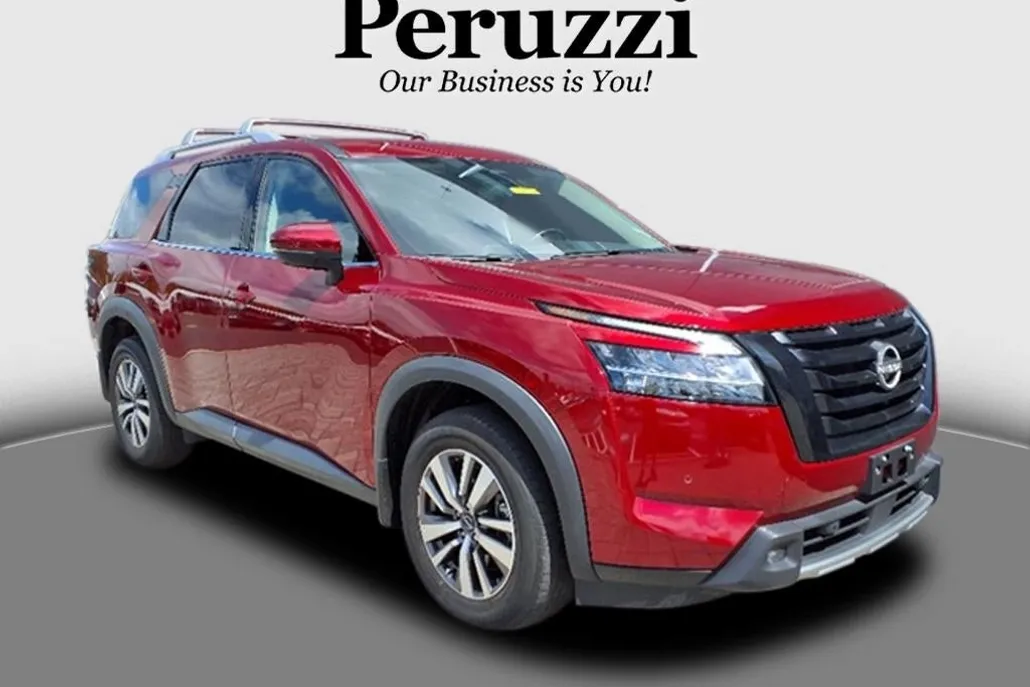 2022 Nissan Pathfinder SL photo 1