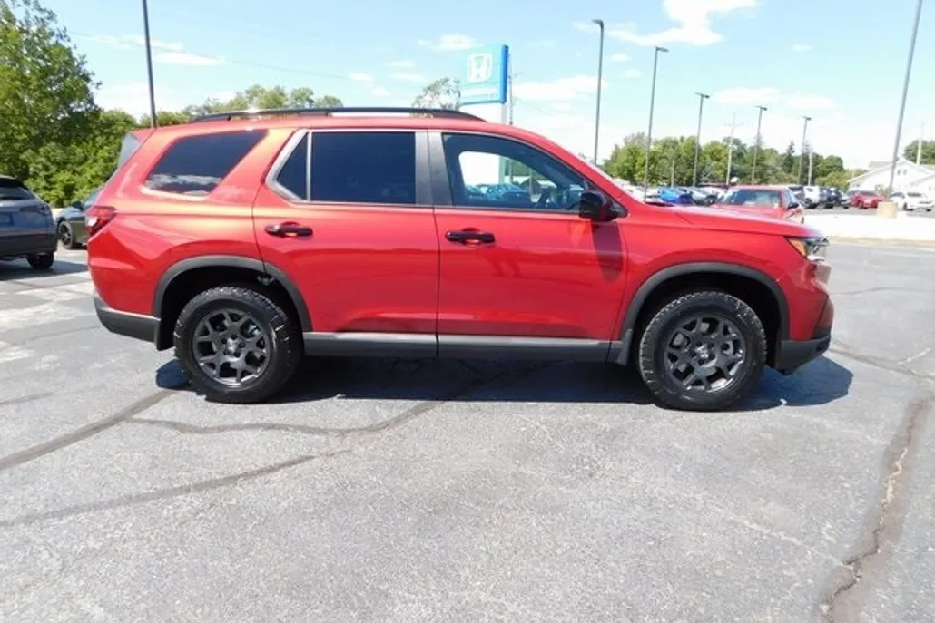 2025 Honda Pilot TrailSport photo 1