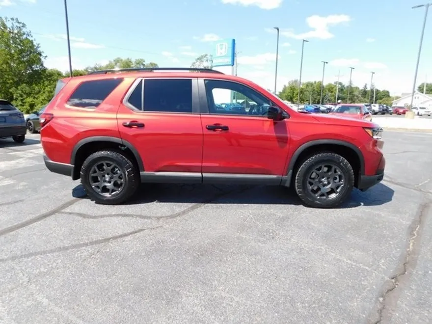 2025 Honda Pilot TrailSport photo 1