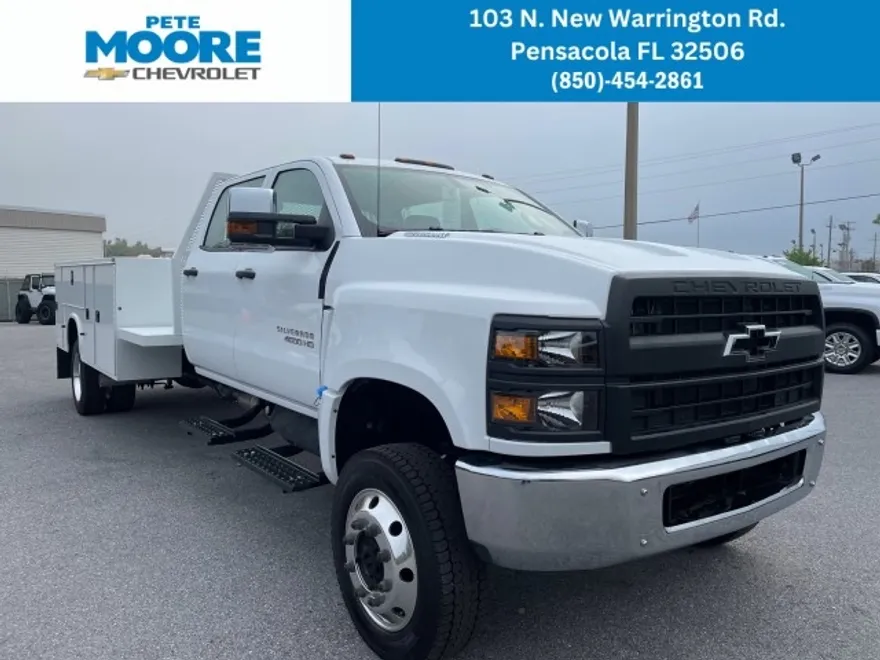 2024 Chevrolet Silverado 4500HD Work Truck photo 1