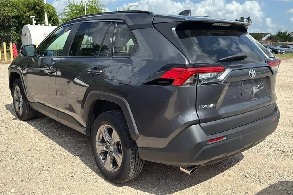 2024 Toyota RAV4 XLE photo 1