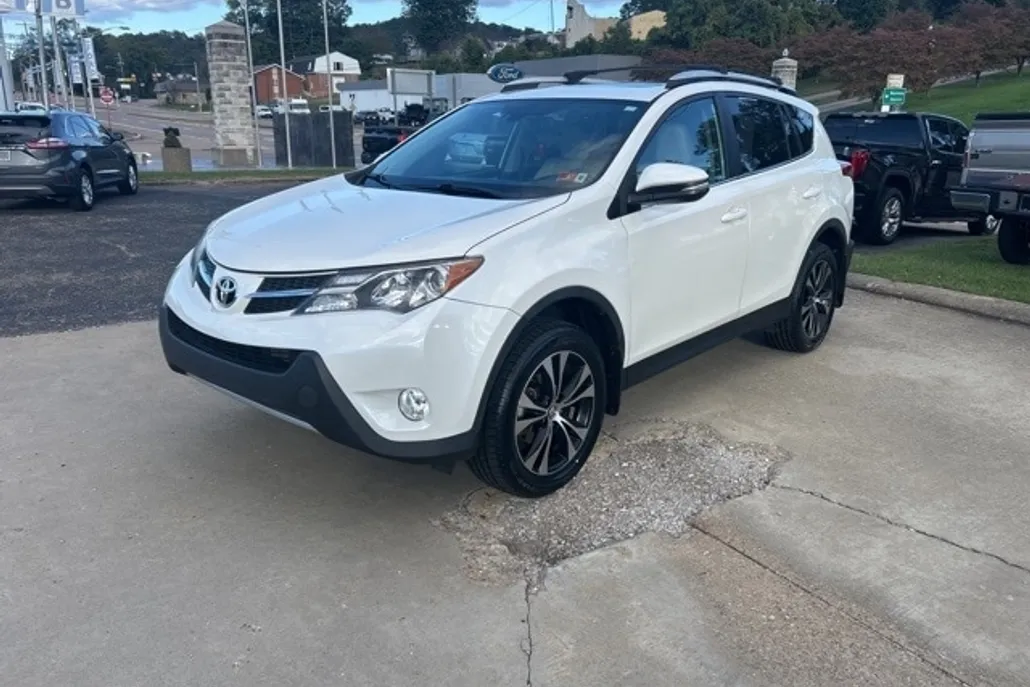 2015 Toyota RAV4 Limited photo 1