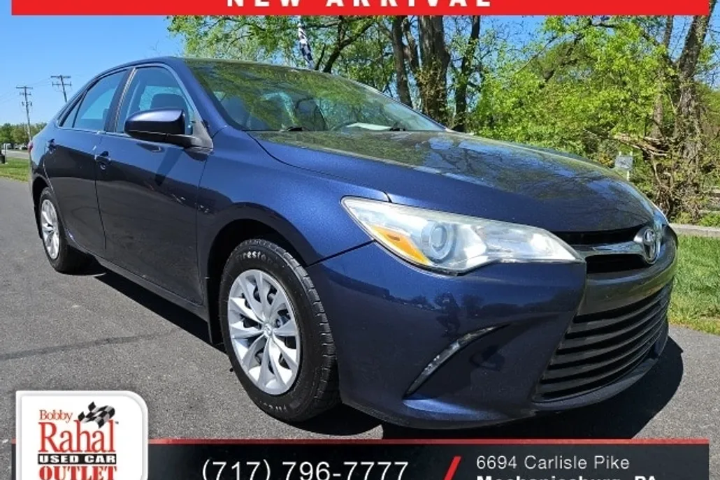 2015 Toyota Camry LE photo 1