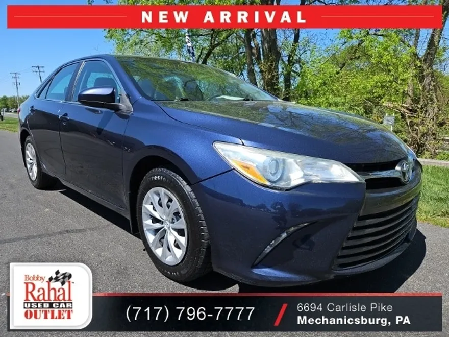 2015 Toyota Camry LE photo 1