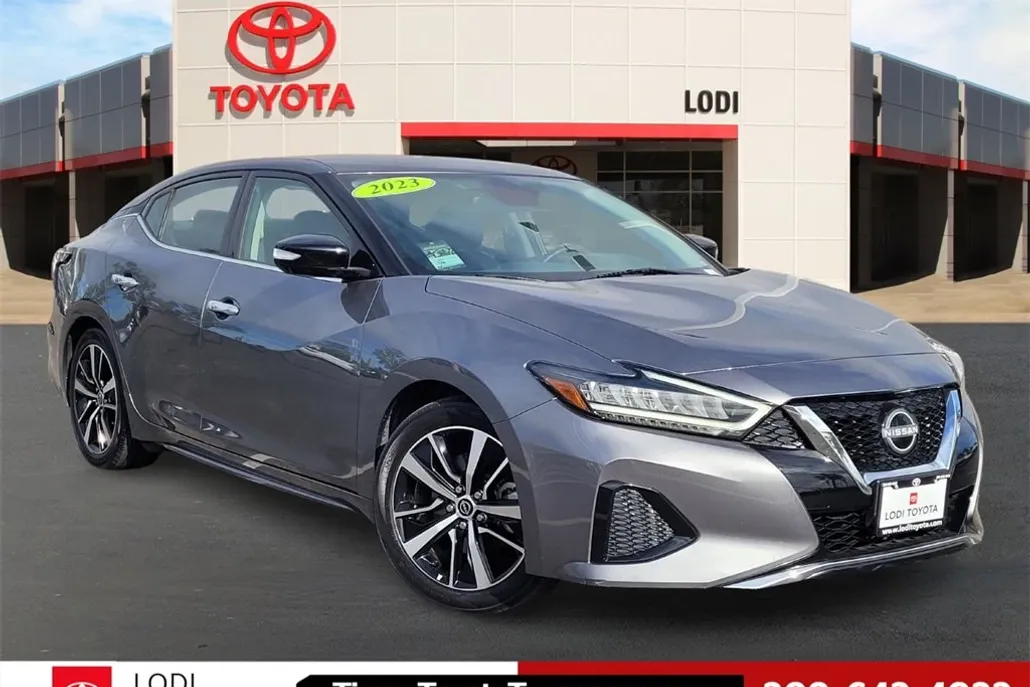 2023 Nissan Maxima SV photo 1