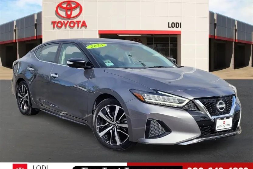2023 Nissan Maxima SV photo 1