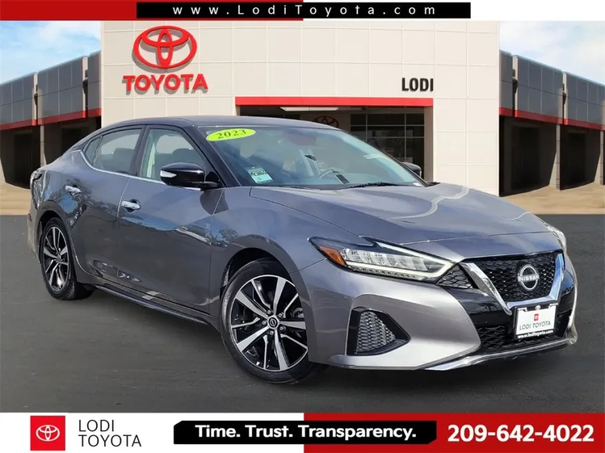 2023 Nissan Maxima SV photo 1