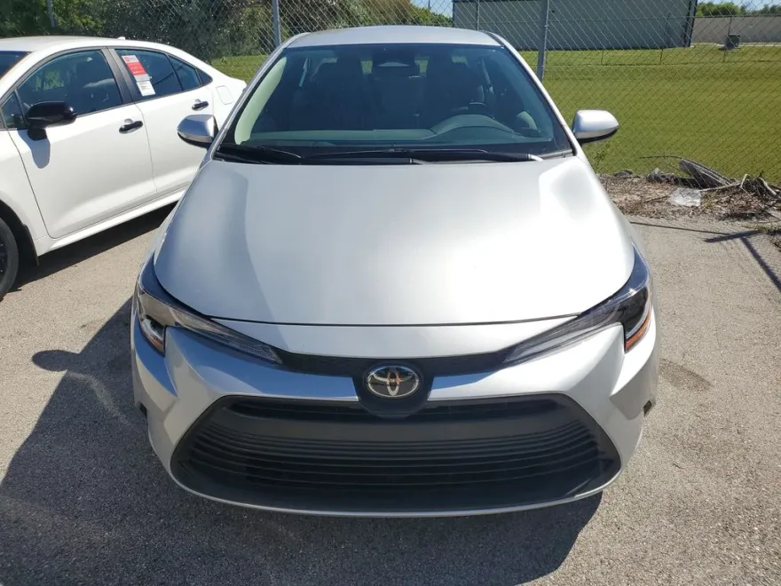 2026 Toyota Corolla LE photo 2