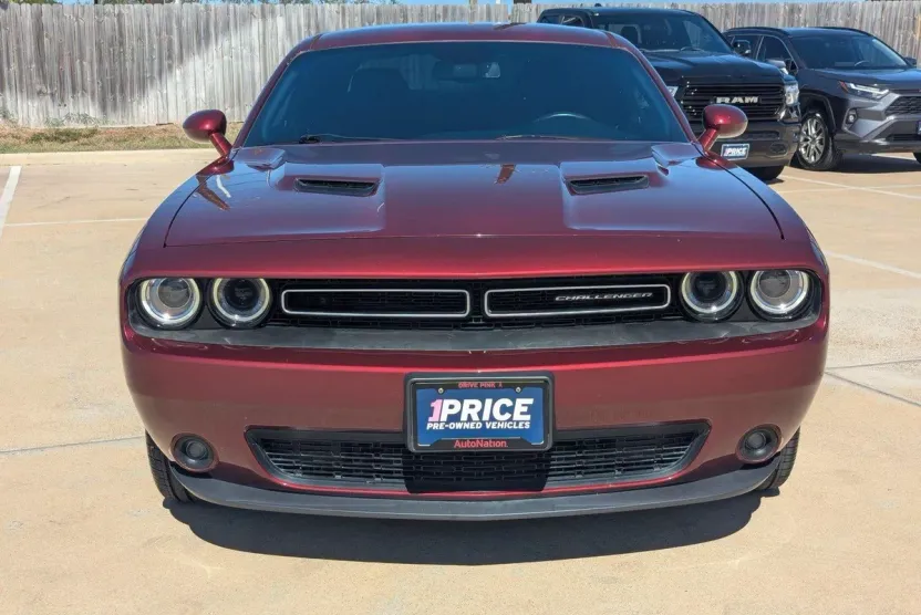 2018 Dodge Challenger SXT Plus photo 1