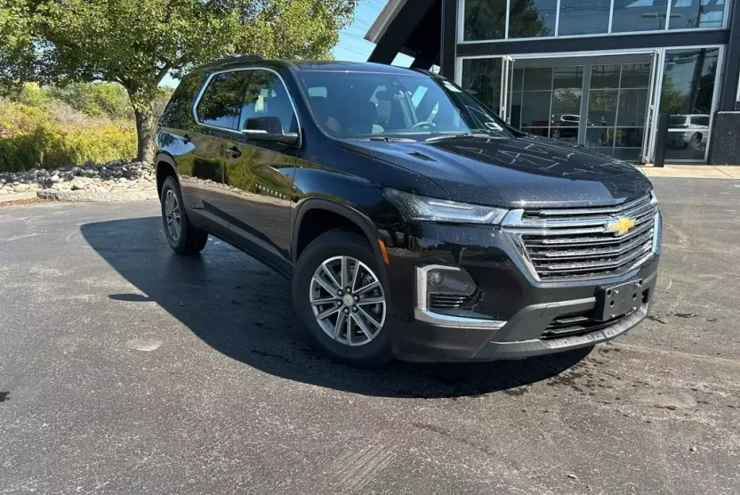 2023 Chevrolet Traverse 1LT photo 1
