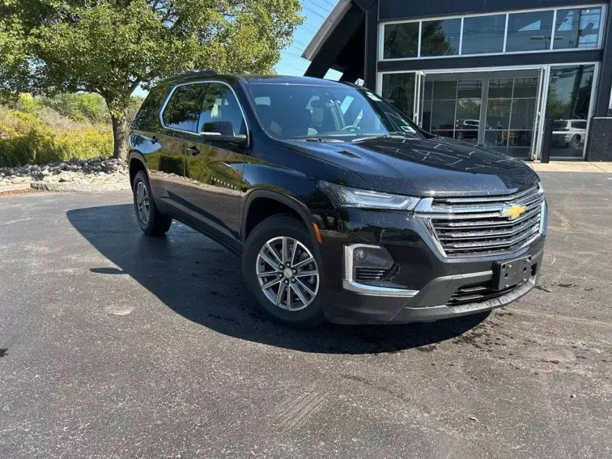 2023 Chevrolet Traverse 1LT photo 1