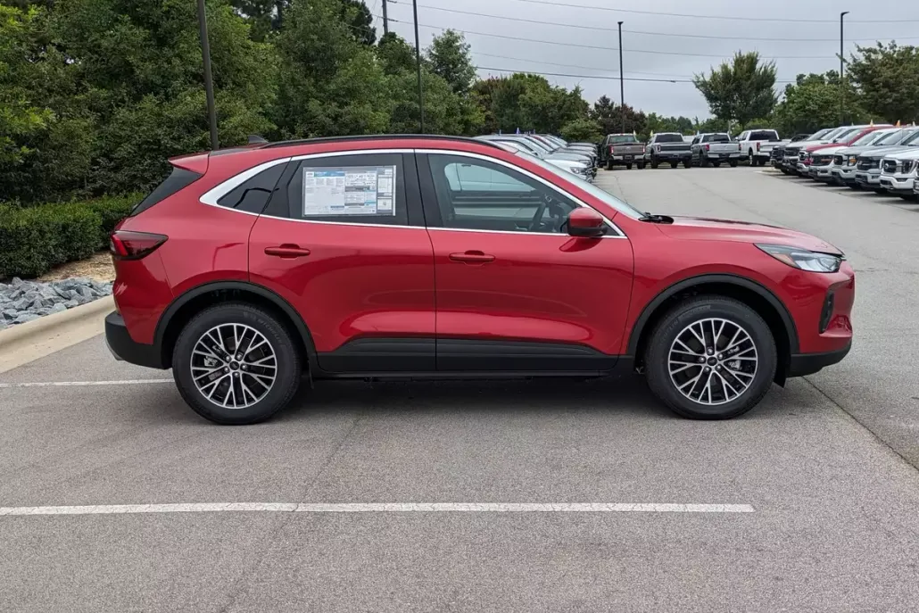 2025 Ford Escape photo 1