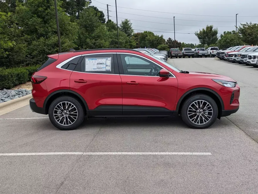 2025 Ford Escape photo 1