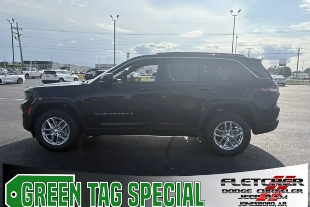 2025 Jeep Grand Cherokee Laredo photo 1